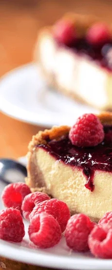 cheesecake-berries-600nw-256838224